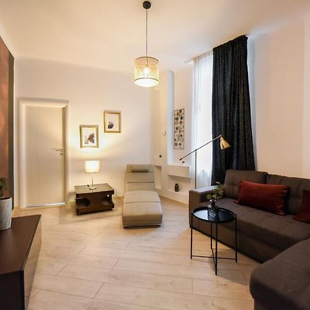 Amazing Location & Elegant Apt - Old Town Appartement Boekarest Buitenkant foto
