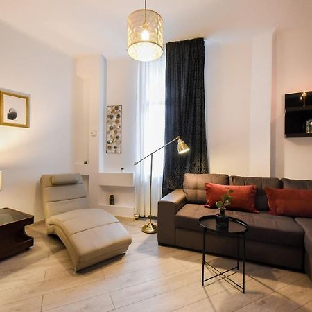 Amazing Location & Elegant Apt - Old Town Appartement Boekarest Buitenkant foto