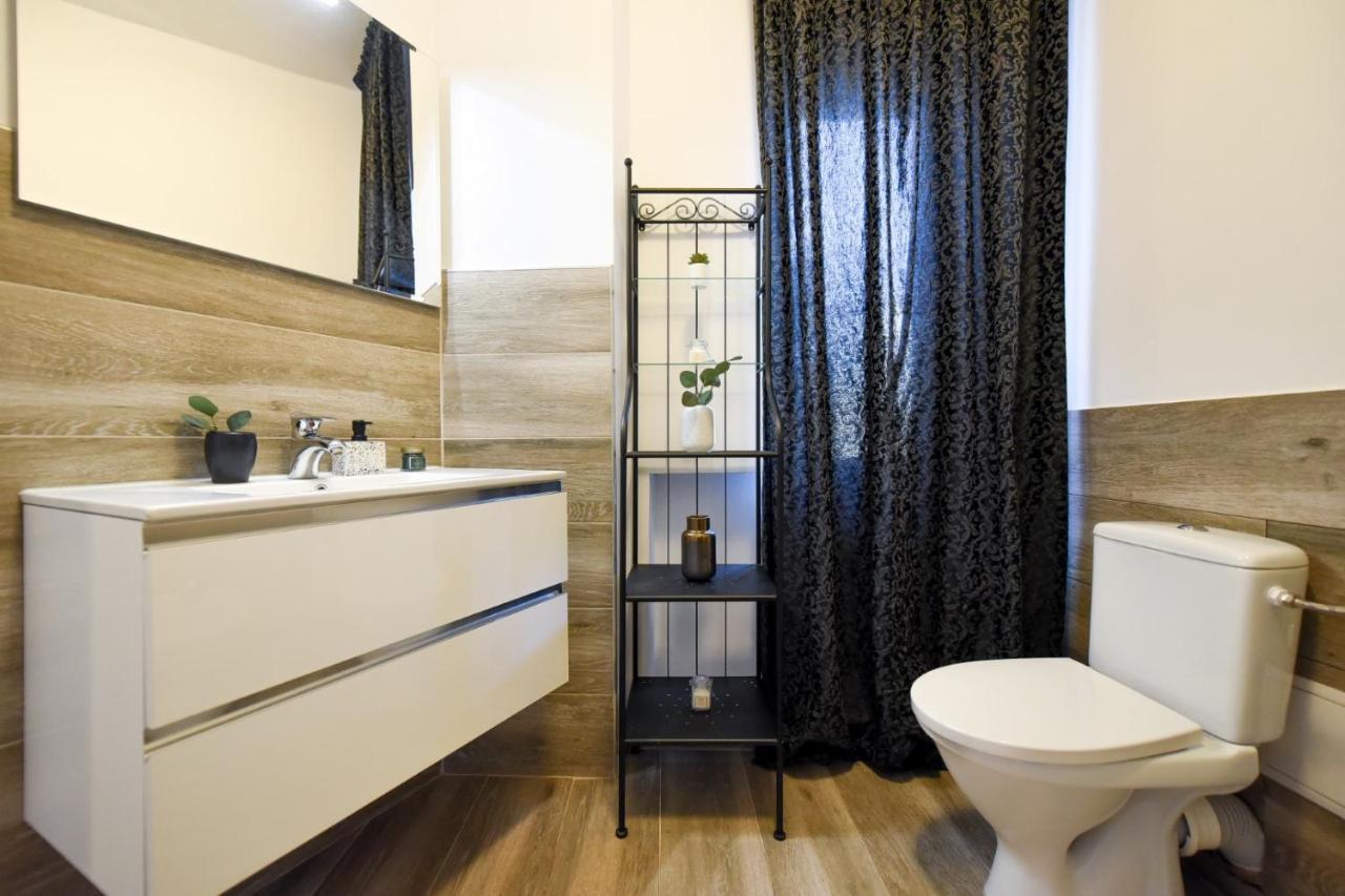 Amazing Location & Elegant Apt - Old Town Appartement Boekarest Buitenkant foto