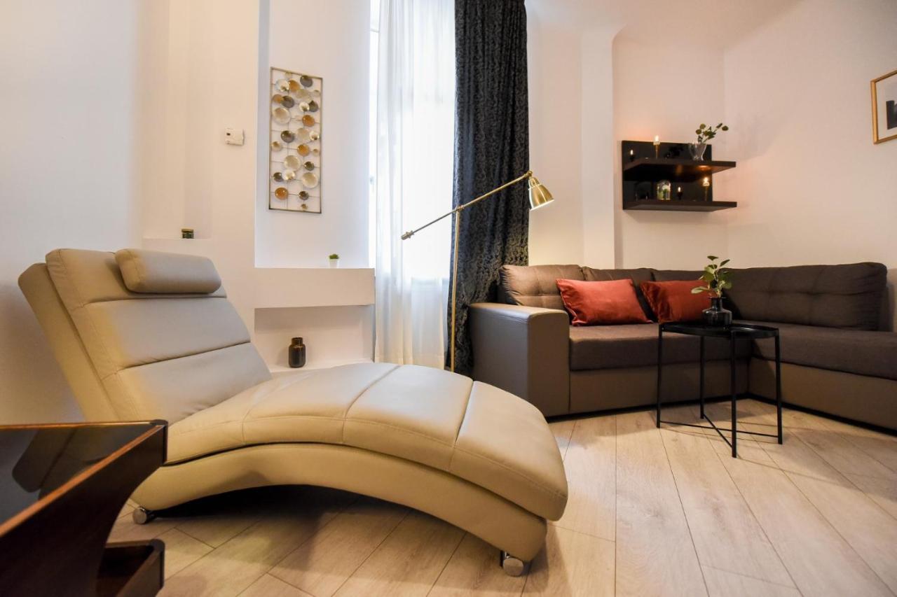 Amazing Location & Elegant Apt - Old Town Appartement Boekarest Buitenkant foto