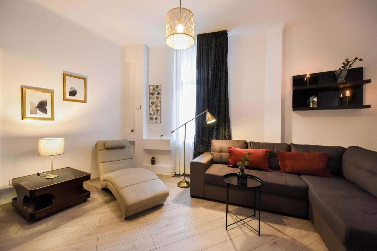 Amazing Location & Elegant Apt - Old Town Appartement Boekarest Buitenkant foto