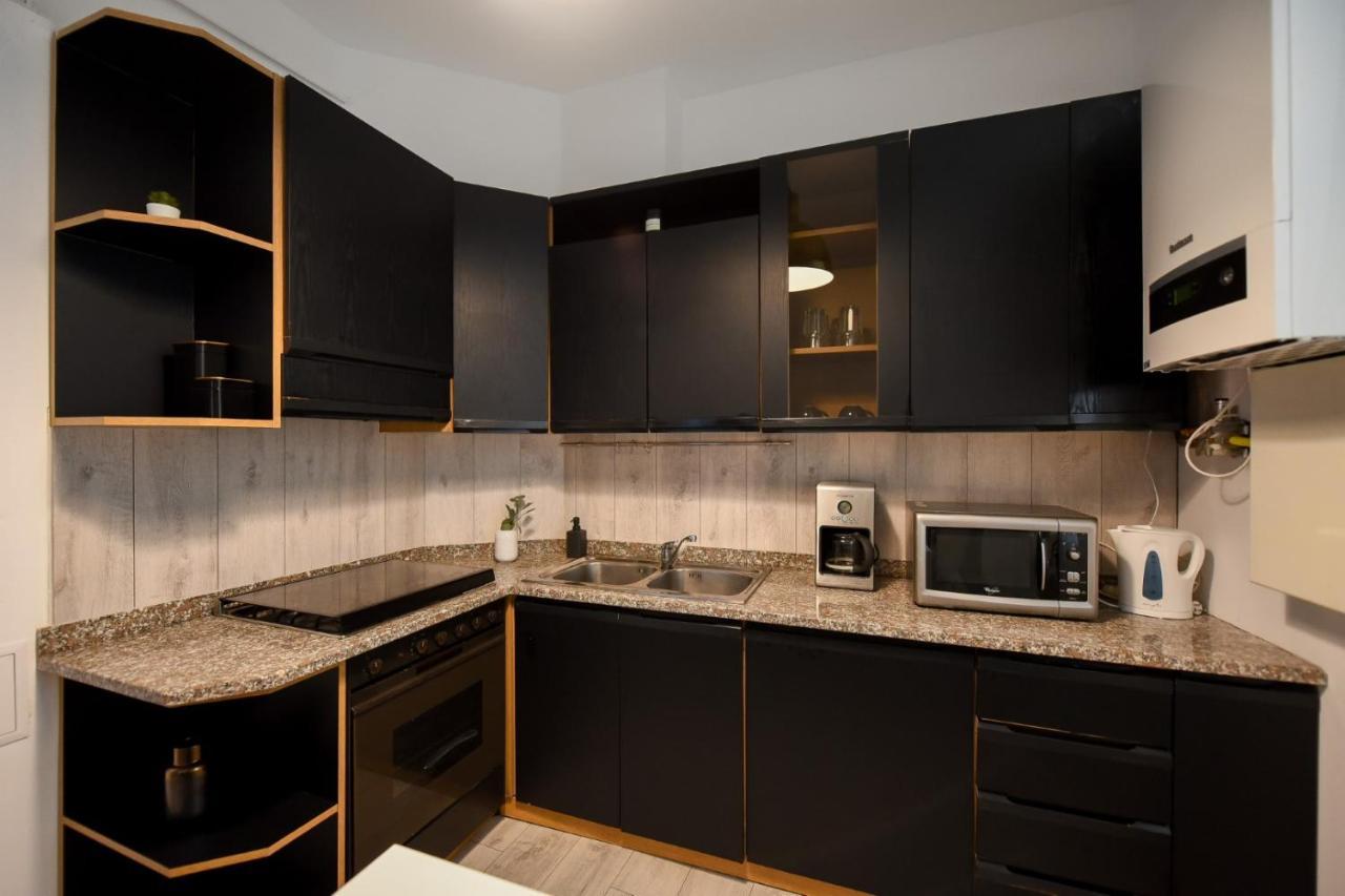 Amazing Location & Elegant Apt - Old Town Appartement Boekarest Buitenkant foto