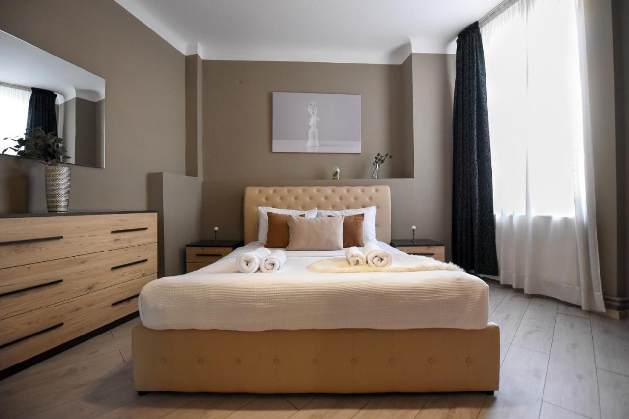 Amazing Location & Elegant Apt - Old Town Appartement Boekarest Buitenkant foto